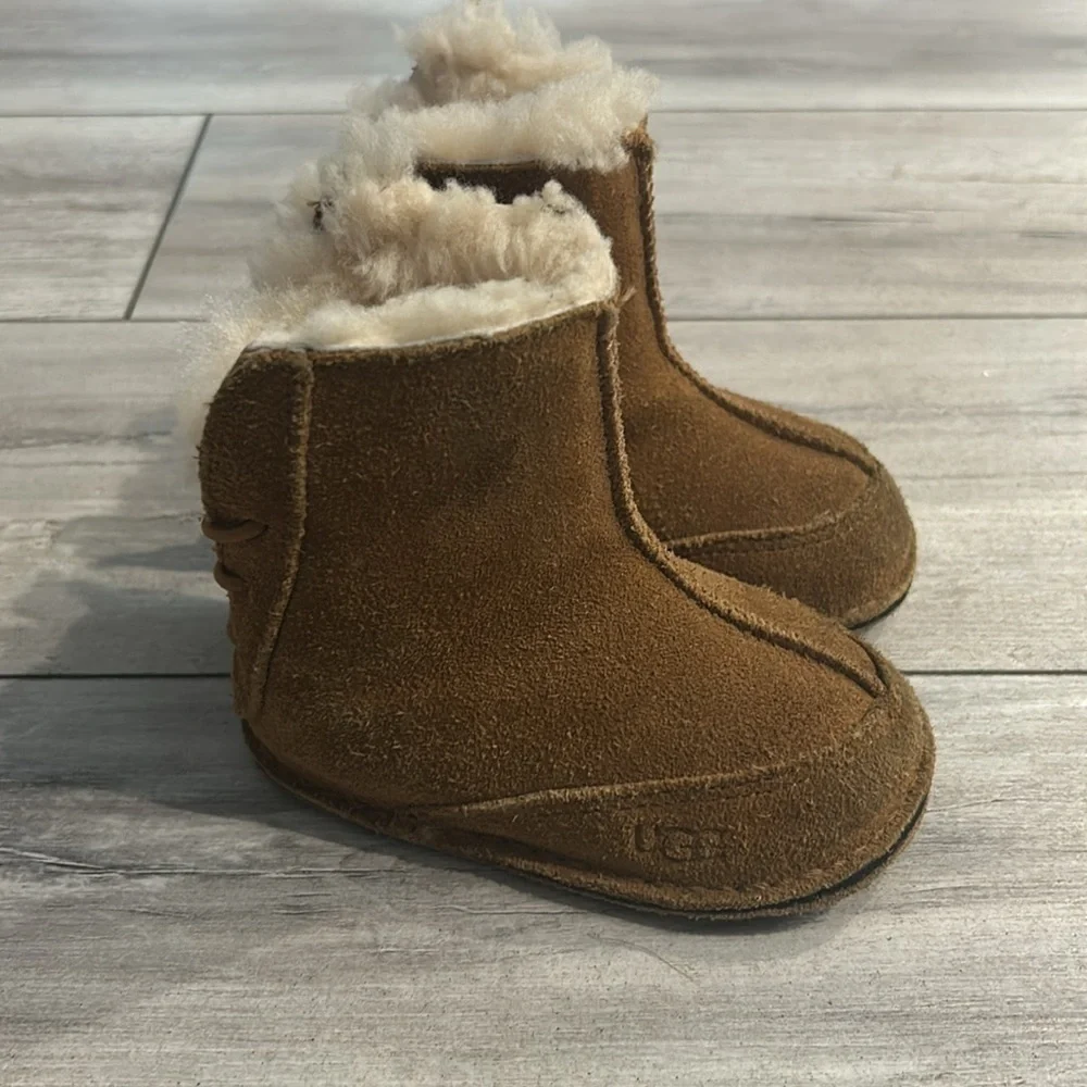 UGG BOO infant baby toddler Brown Shearling Baby Boots size medium